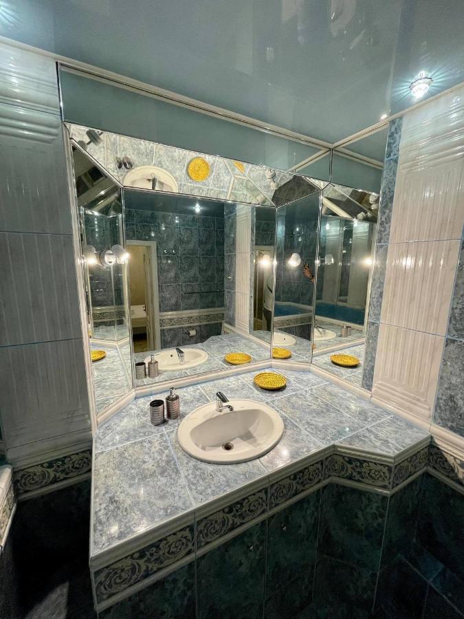 キエフGreat One Bed Right Near Opera Houseアパートメント エクステリア 写真