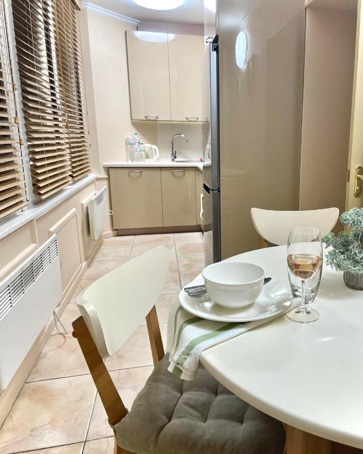 キエフGreat One Bed Right Near Opera Houseアパートメント エクステリア 写真