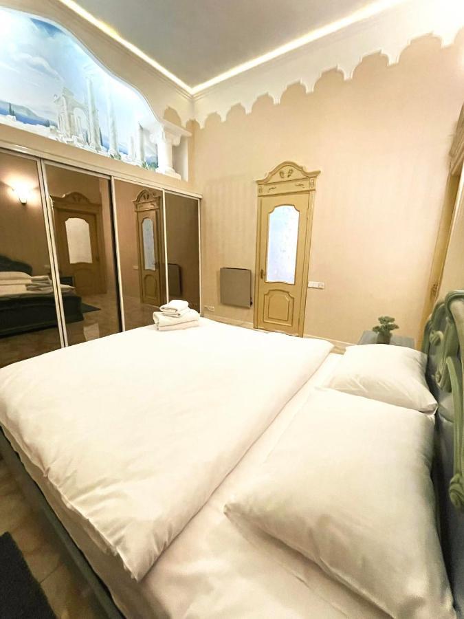 キエフGreat One Bed Right Near Opera Houseアパートメント エクステリア 写真
