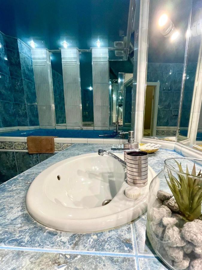 キエフGreat One Bed Right Near Opera Houseアパートメント エクステリア 写真