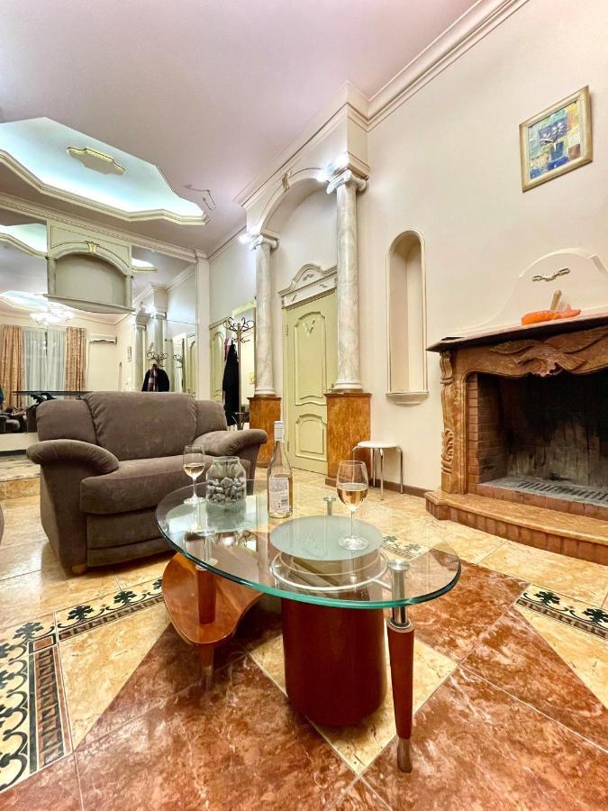 キエフGreat One Bed Right Near Opera Houseアパートメント エクステリア 写真